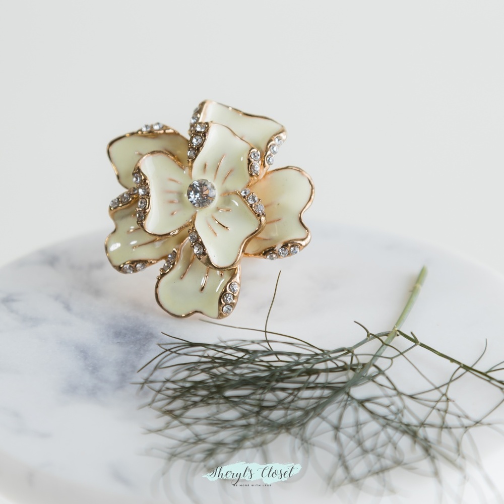 Ladies Flower Cocktail Ring